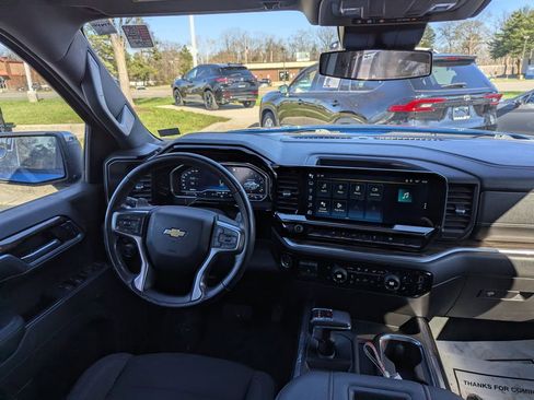 Used 2022 Chevrolet Silverado 1500 LT image 11
