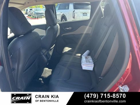 Used 2016 Jeep Cherokee Latitude w/ Cold Weather Group FWD image 27
