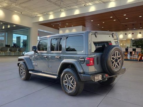 Used 2024 Jeep Wrangler Unlimited Sahara w/ Technology Group AWD/4WD image 3