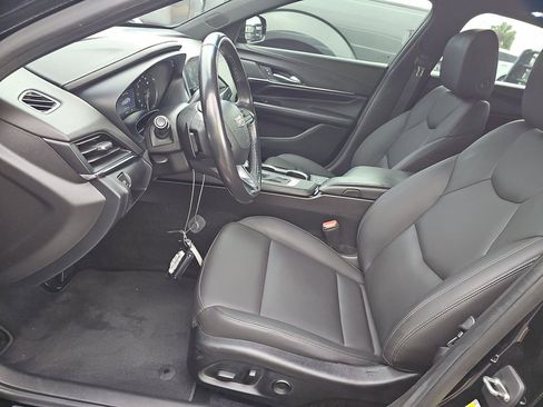 Used 2023 Cadillac CT4 Luxury image 3