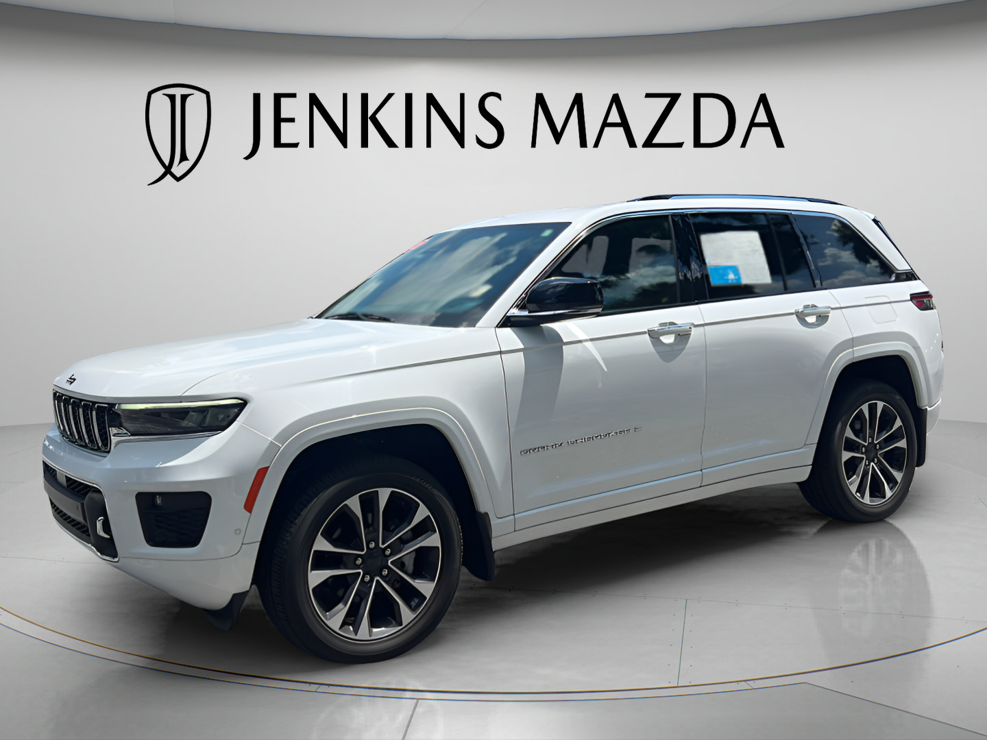 Used 2023 Jeep Grand Cherokee Overland AWD/4WD image 7