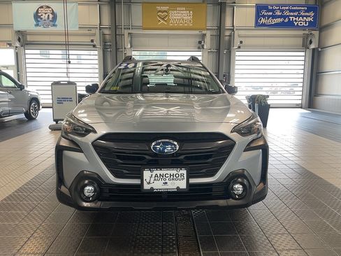 Used 2024 Subaru Outback Premium AWD/4WD image 2