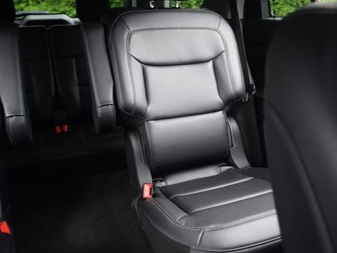 Used 2023 Ford Explorer XLT w/ Equipment Group 202A AWD/4WD image 17