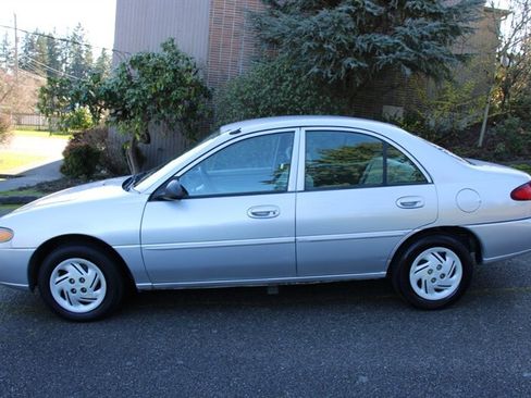 Used 2002 Ford Escort Sedan image 12