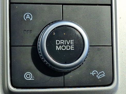 Used 2020 Ford Explorer XLT w/ Equipment Group 202A AWD/4WD image 28
