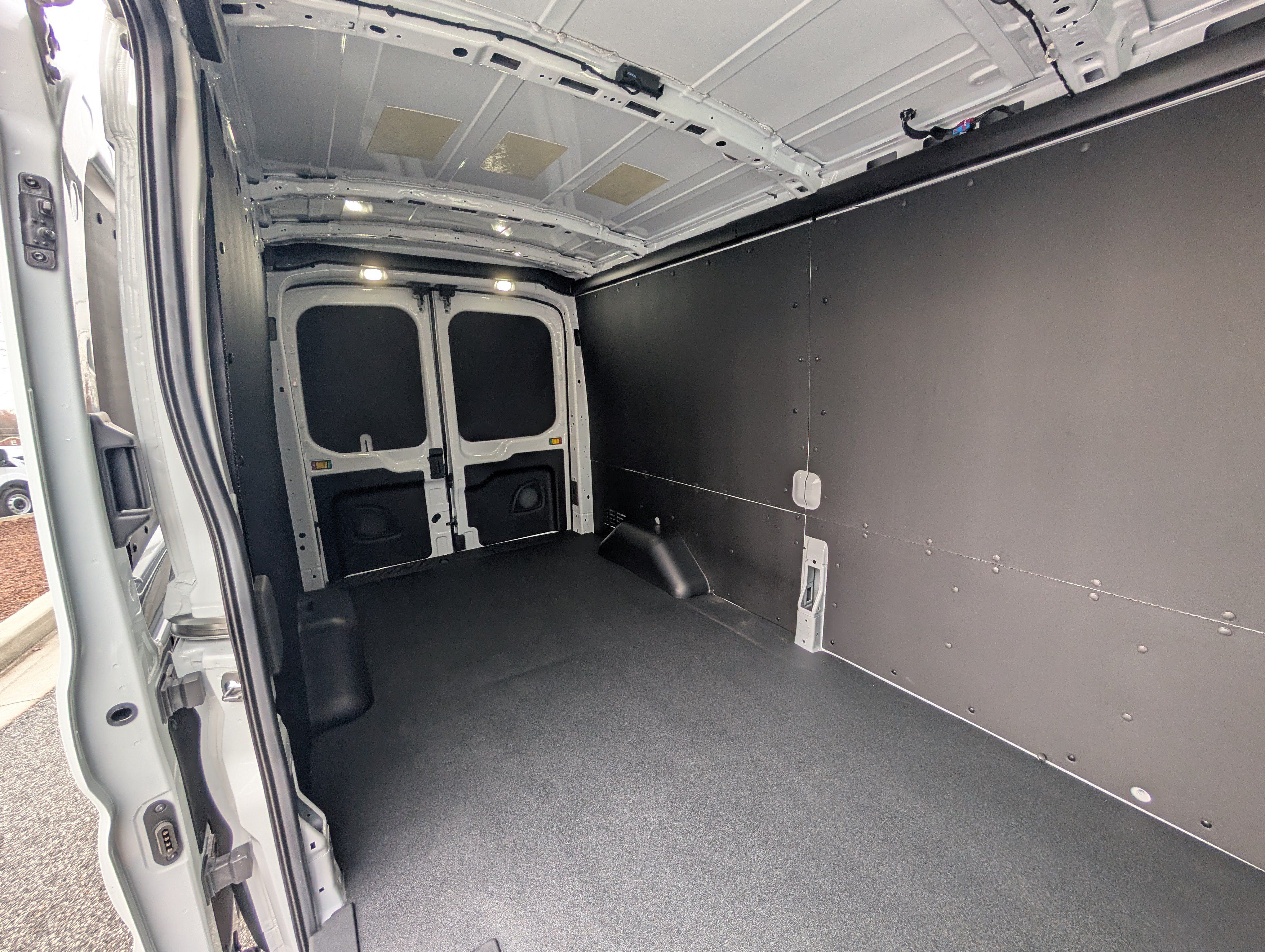 New 2026 Ford Transit 250 148 Medium Roof w/ Load Area Protection Package RWD image 8