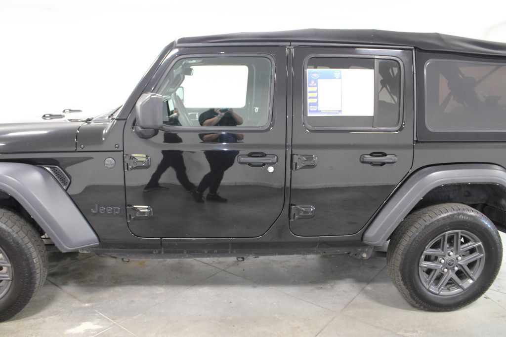 Used 2024 Jeep Wrangler Unlimited Sport AWD/4WD image 6
