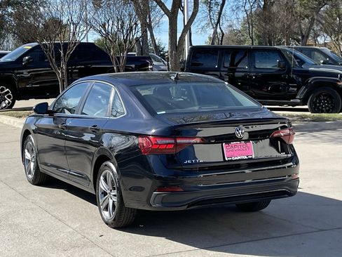 Used 2024 Volkswagen Jetta SE image 4