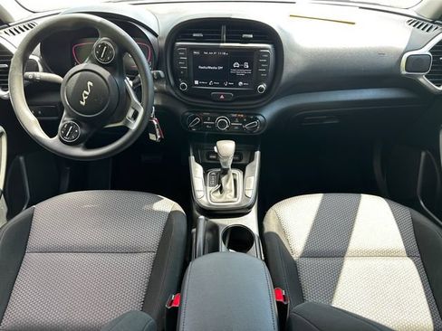 Used 2025 Kia Soul LX w/ LX Technology Package FWD image 18