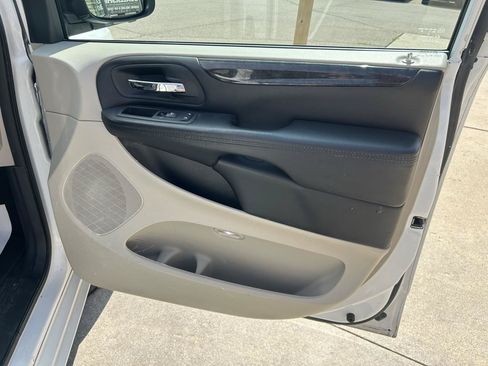 Used 2014 Dodge Grand Caravan SXT w/ Quick Order Package 29G SXT FWD image 15