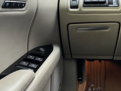 Used 2013 Cadillac XTS Premium image 22