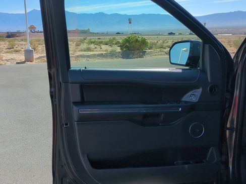 Used 2023 Ford Expedition Max Limited image 12