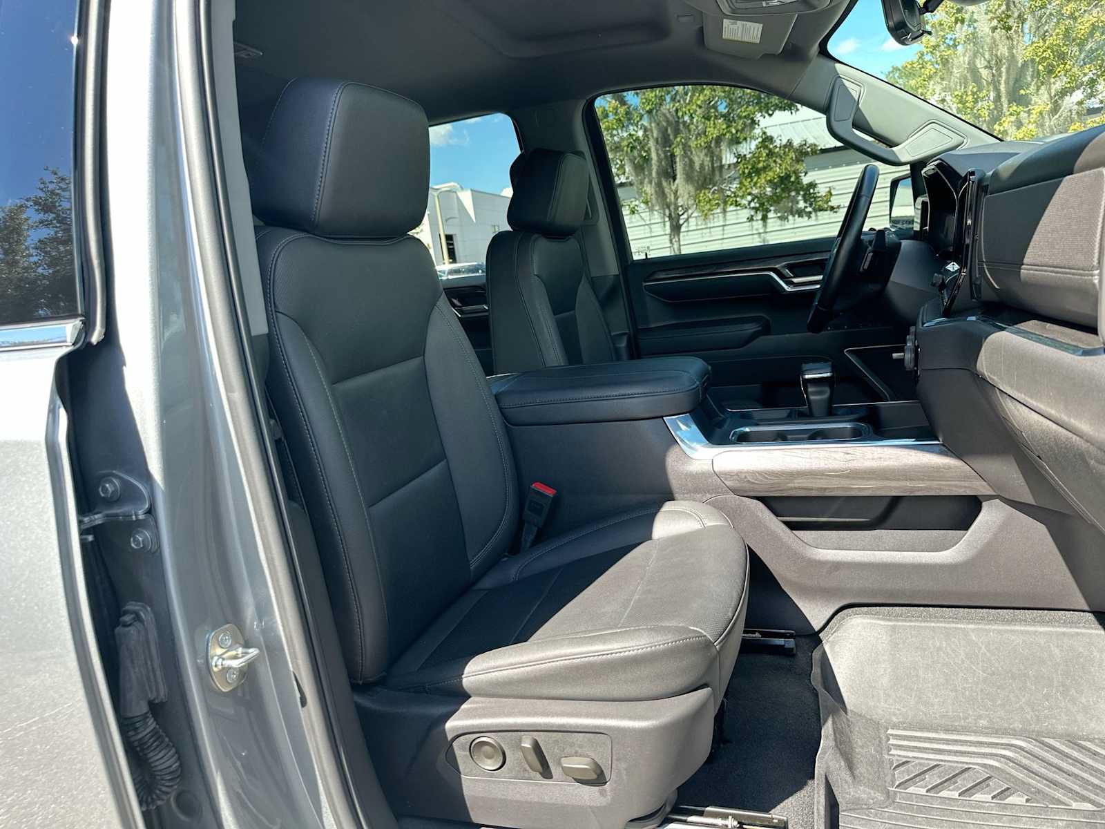 Certified 2024 Chevrolet Silverado 1500 LTZ AWD/4WD image 19