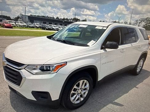 Used 2020 Chevrolet Traverse LS FWD image 2
