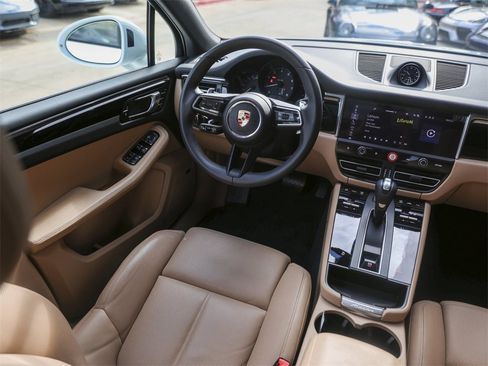 Used 2025 Porsche Macan image 35