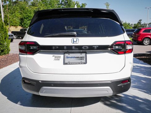 Used 2025 Honda Pilot EX-L image 9