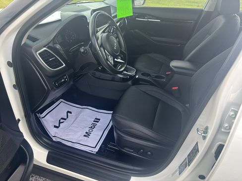 Used 2023 Kia Seltos EX image 10