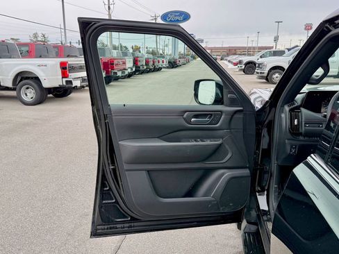 Used 2025 Nissan Armada PRO-4X w/ Pro-4X Premium Package image 14