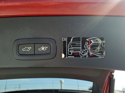 Used 2019 Volvo XC40 T4 Momentum FWD image 18