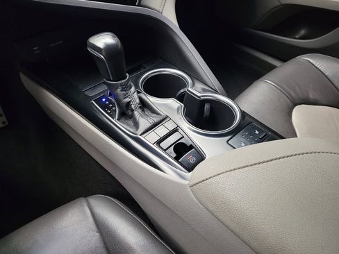 Used 2018 Toyota Camry XLE image 26