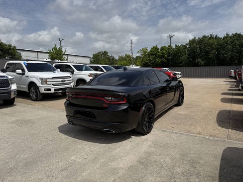 Used 2016 Dodge Charger R/T RWD image 5