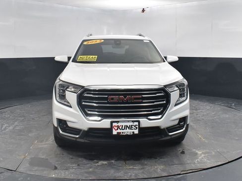 Used 2023 GMC Terrain SLT image 2
