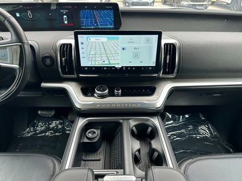 Certified 2025 Ford Expedition Max Platinum image 17