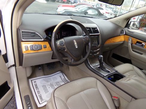 Used 2012 Lincoln MKX FWD image 9