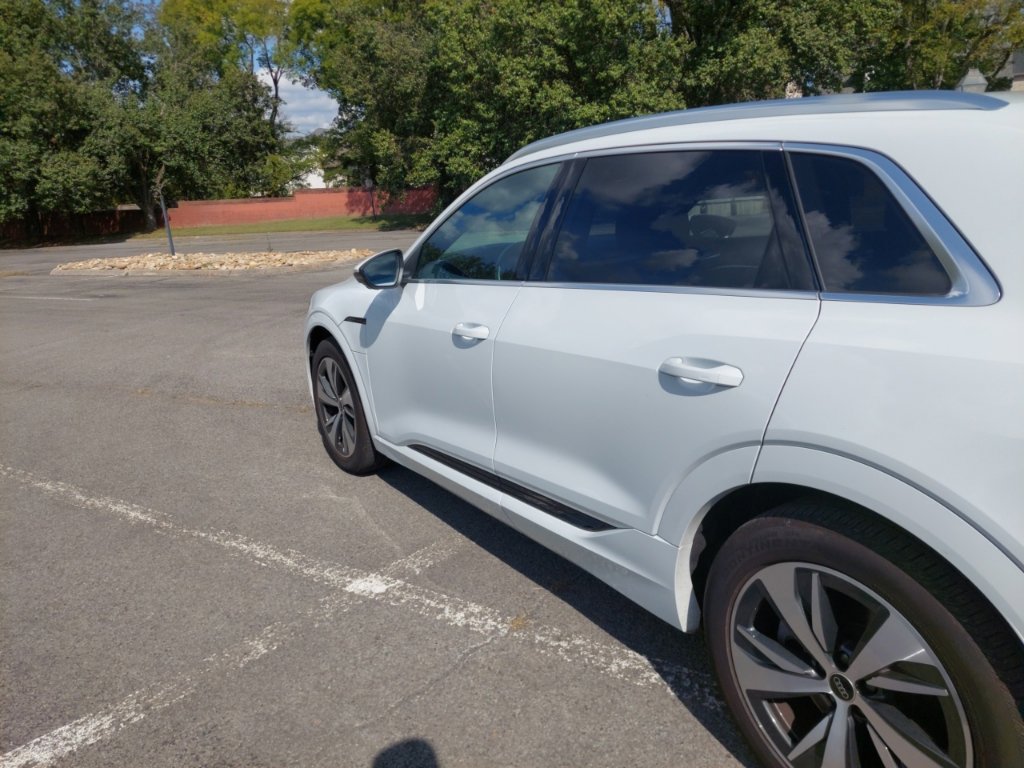 Used 2024 Audi Q8 e-tron Premium Plus w/ Premium Plus Package AWD/4WD image 15