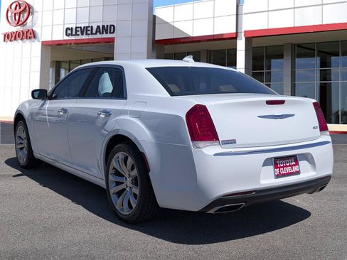 Used 2019 Chrysler 300 Limited RWD image 3