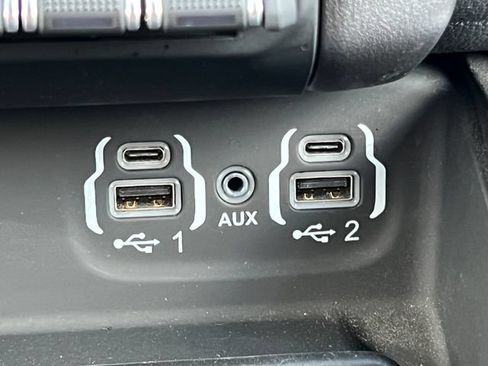 Used 2022 RAM 1500 Big Horn AWD/4WD image 32