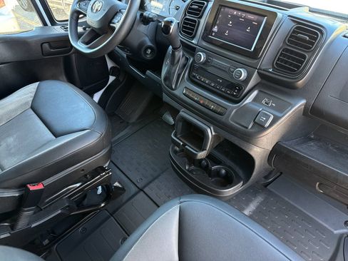 Used 2025 RAM ProMaster 2500 w/ Convenience Group FWD image 14