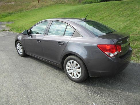 Used 2011 Chevrolet Cruze LS FWD image 5
