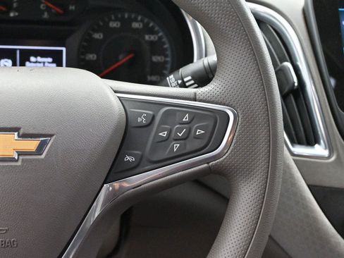 Used 2020 Chevrolet Malibu LT image 16