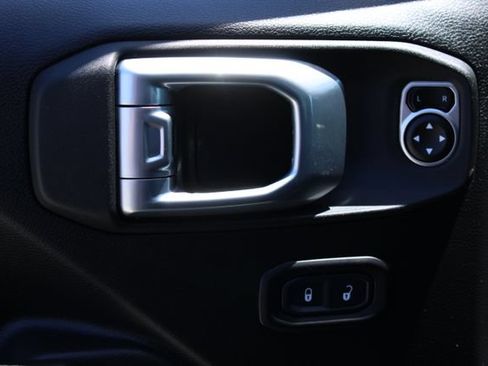 Used 2022 Jeep Gladiator Sport AWD/4WD image 16