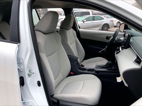 Used 2026 Toyota Corolla Cross L image 9