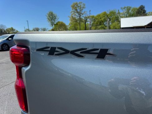 Used 2025 Chevrolet Silverado 2500 Custom w/ Custom Value Package image 12