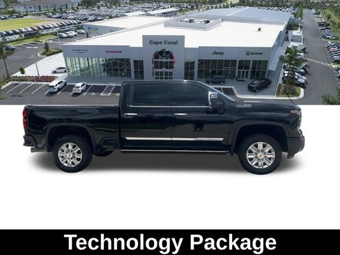 Used 2024 Chevrolet Silverado 3500 High Country w/ High Country Premium Package AWD/4WD image 4