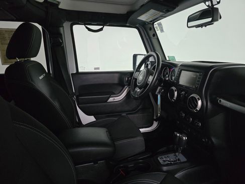 Used 2017 Jeep Wrangler Unlimited Rubicon w/ Connectivity Group image 23