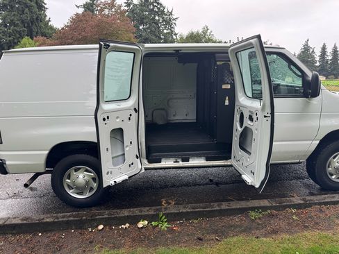 Used 2013 Ford E-250 and Econoline 250 image 24