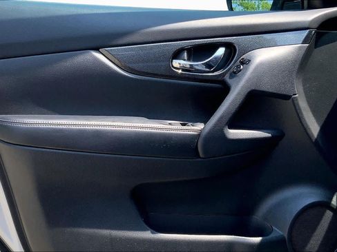 Used 2015 Nissan Rogue SL AWD/4WD image 22