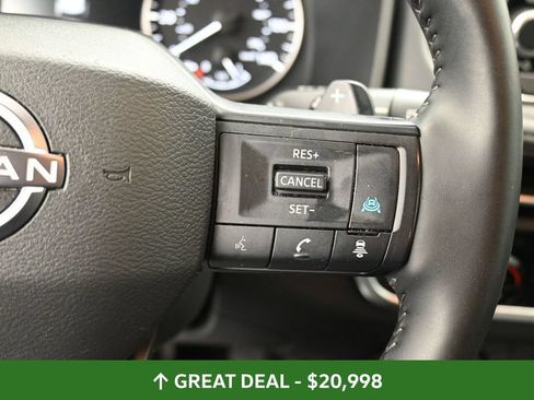 Used 2025 Nissan Rogue SV FWD image 39