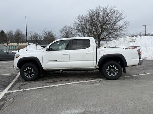 Used 2023 Toyota Tacoma TRD Off-Road image 8