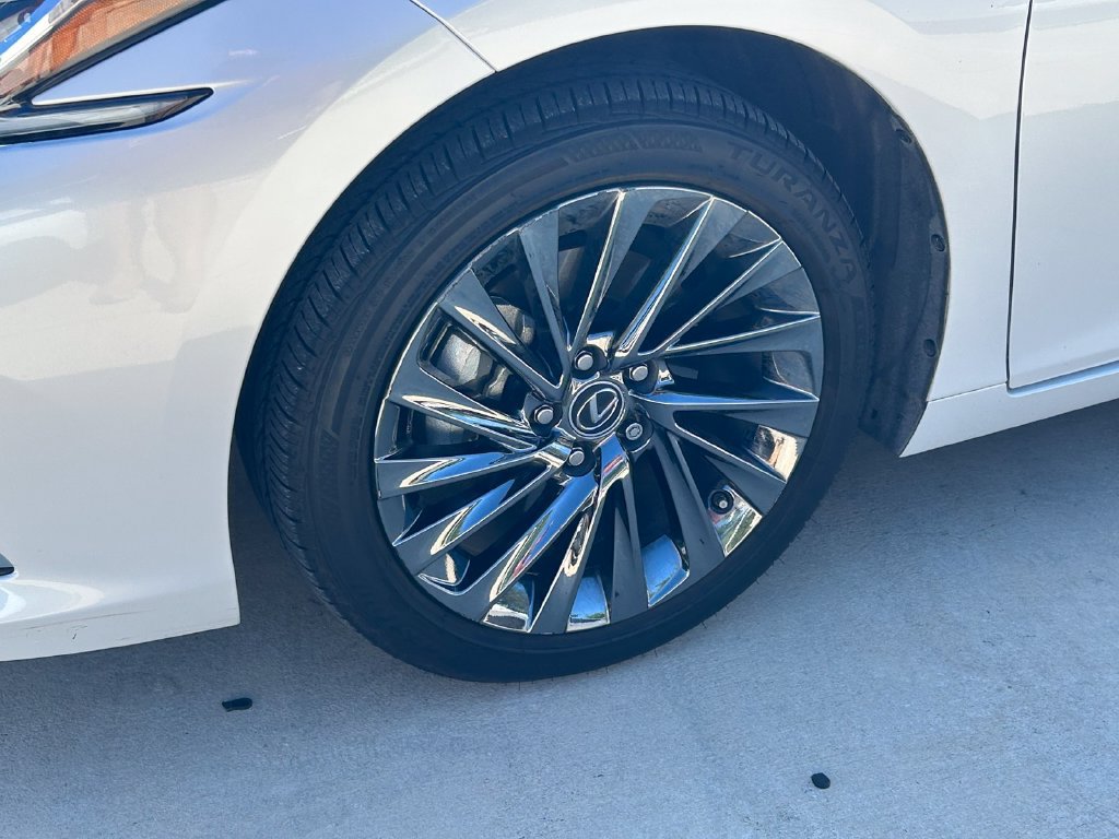 Used 2024 Lexus ES 300h w/ Technology Package FWD image 9