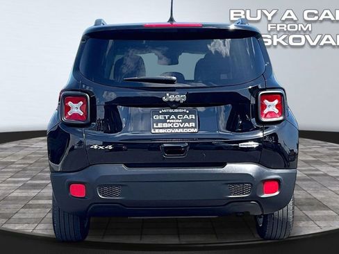 Used 2018 Jeep Renegade Latitude w/ Cold Weather Group AWD/4WD image 4
