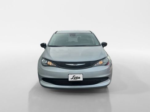 Used 2024 Chrysler Voyager LX image 8