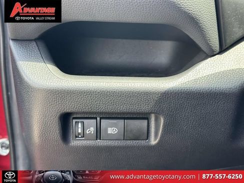 Used 2021 Toyota RAV4 LE AWD/4WD image 23