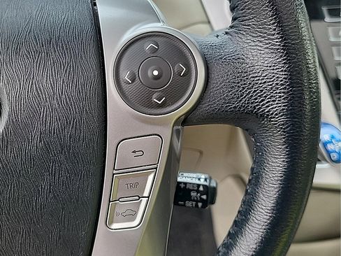 Used 2017 Toyota Prius V Five w/ Advanced Technology Package FWD image 19