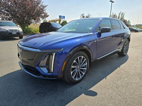 Used 2024 Cadillac Lyriq Sport image 3