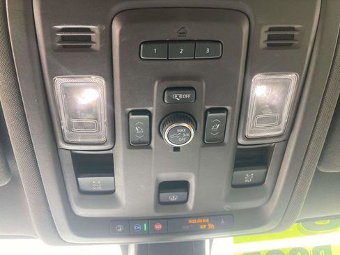 Used 2021 GMC Yukon SLT w/ SLT Luxury Plus Package image 30